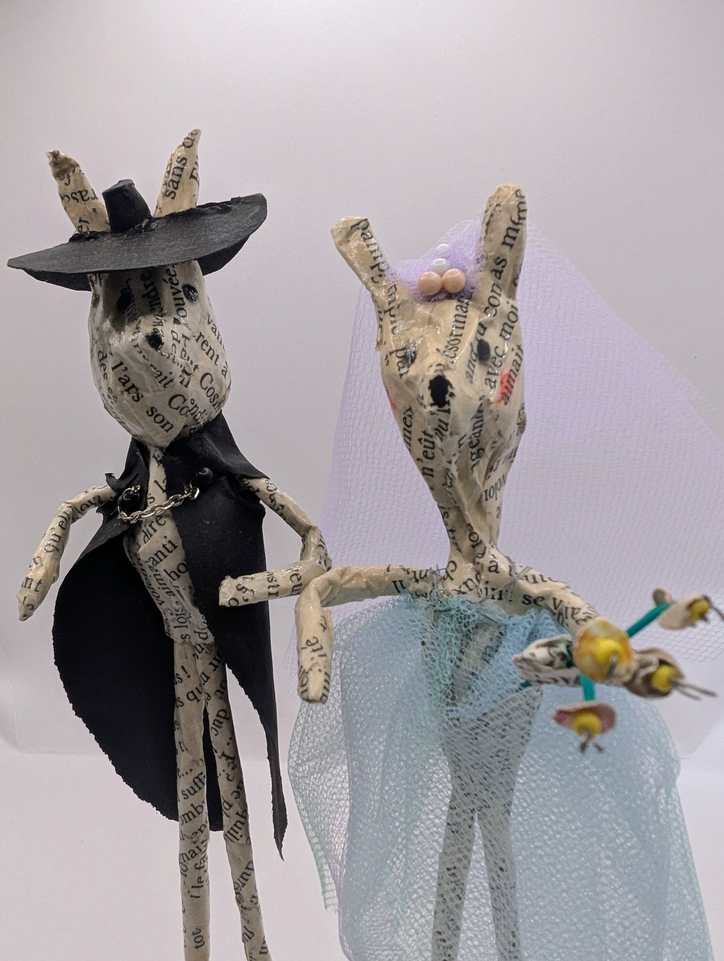 Couple de Mariés en Papier Mâché Sculpture Artisanale Recyclée Décoration Mariage Unique